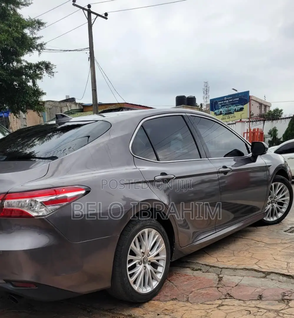 Toyota Camry XLE V6 FWD (3.5L 6cyl 8AM) 2018 Gray