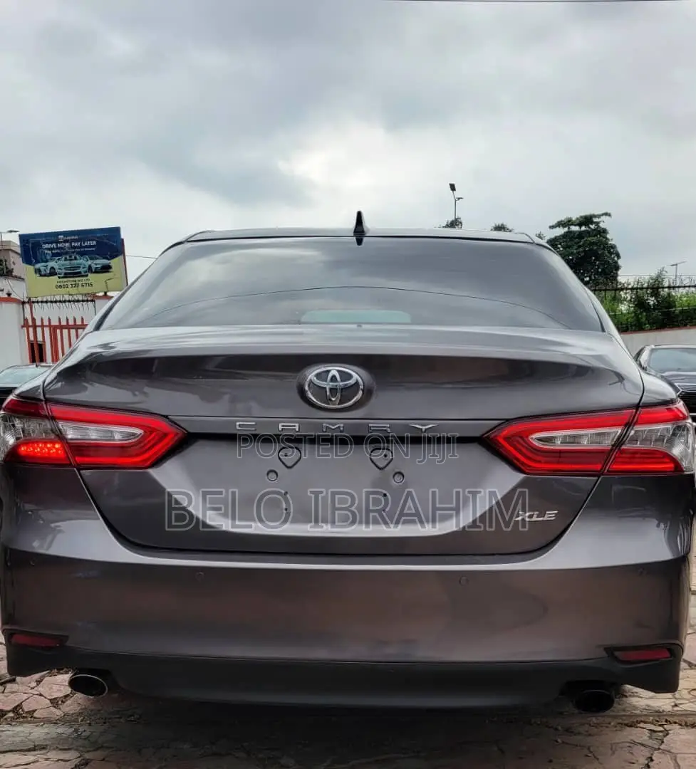 Toyota Camry XLE V6 FWD (3.5L 6cyl 8AM) 2018 Gray