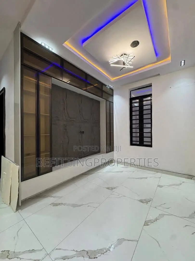 5bdrm Duplex in Lekki for sale