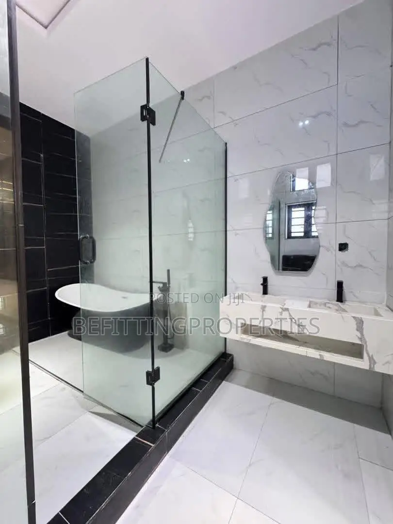 5bdrm Duplex in Lekki for sale