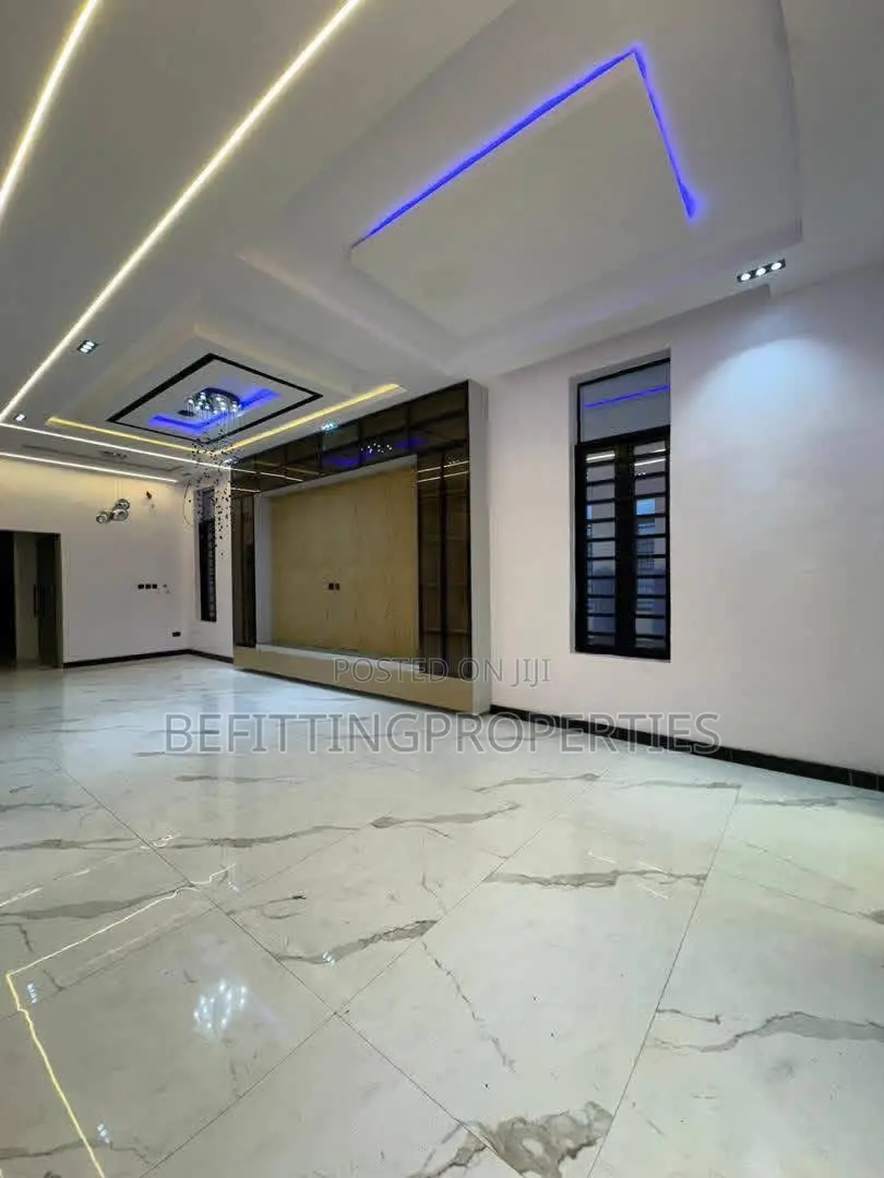 5bdrm Duplex in Lekki for sale