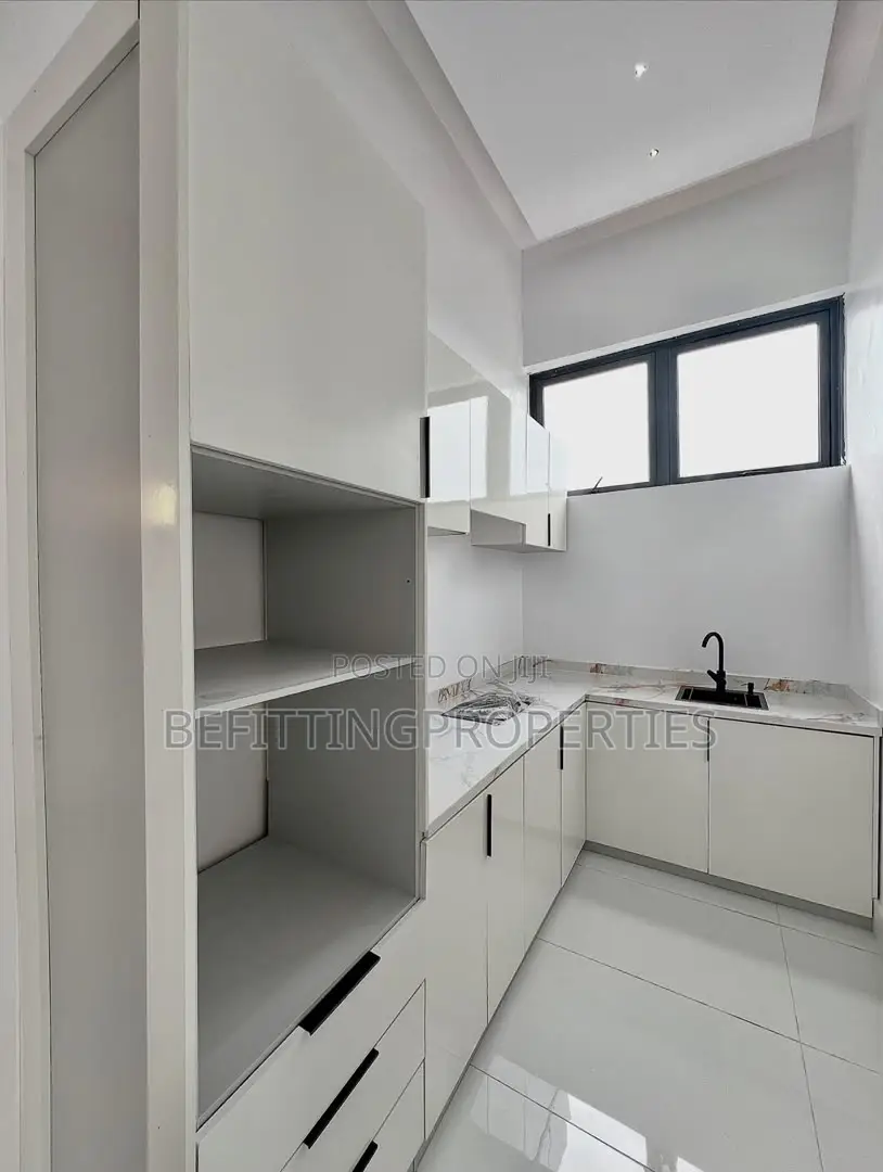 5bdrm Duplex in Lekki for sale