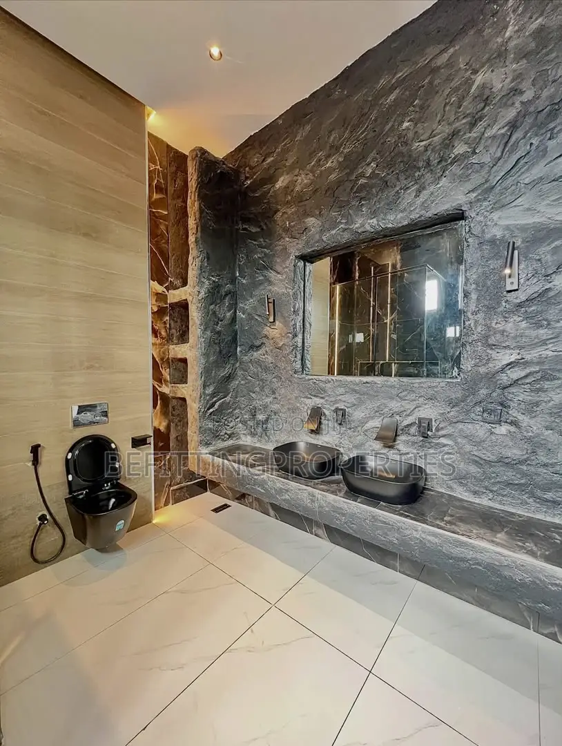 5bdrm Duplex in Lekki for sale