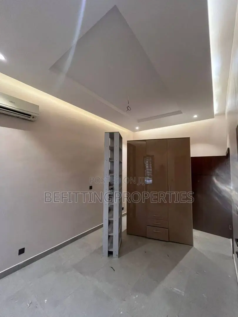 3bdrm Apartment in Gbagada for sale