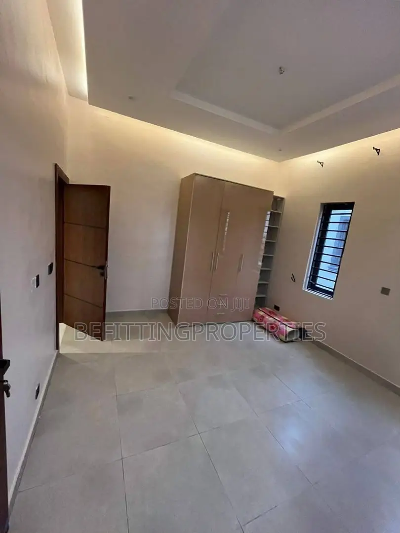 3bdrm Apartment in Gbagada for sale