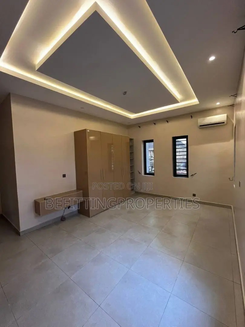3bdrm Apartment in Gbagada for sale