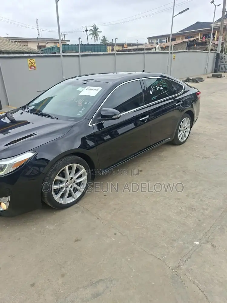 Toyota Avalon Limited Sedan FWD (3.5L 6cyl 6A) 2013 Black