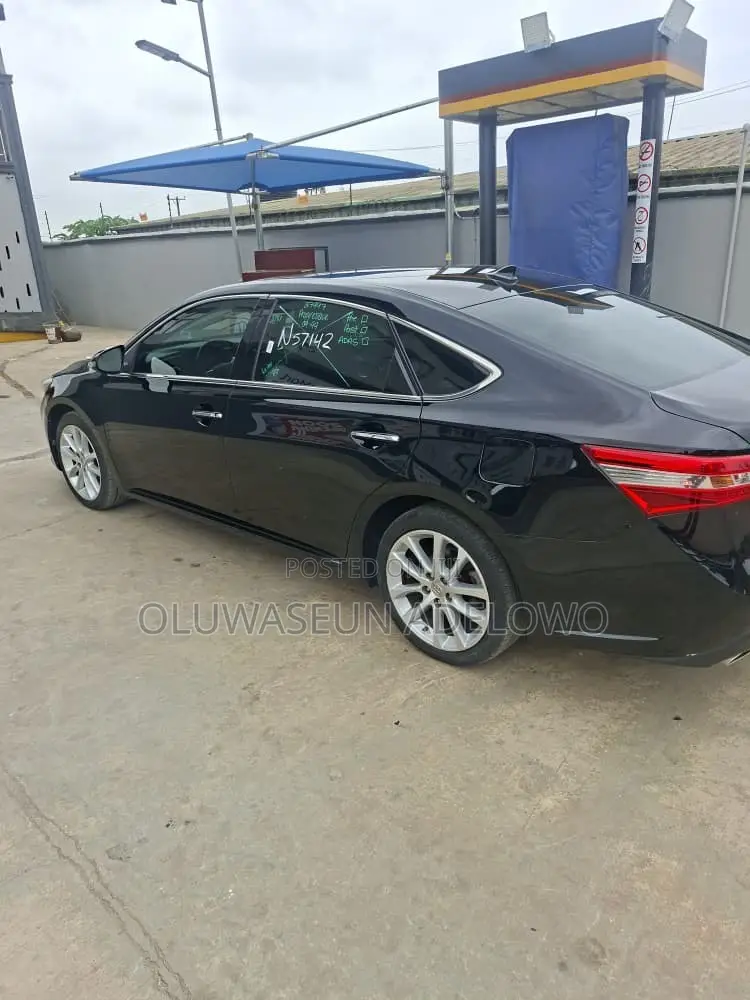 Toyota Avalon Limited Sedan FWD (3.5L 6cyl 6A) 2013 Black