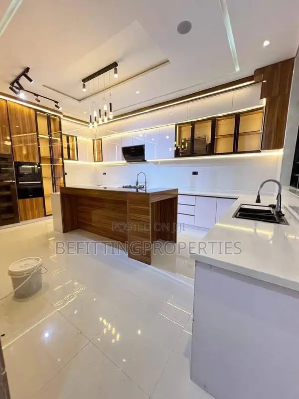 5bdrm House in Lekki for sale