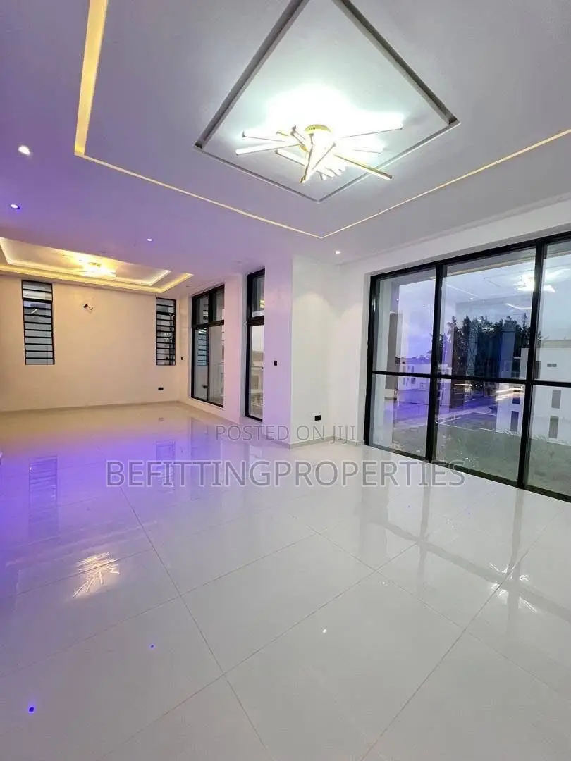 5bdrm House in Lekki for sale