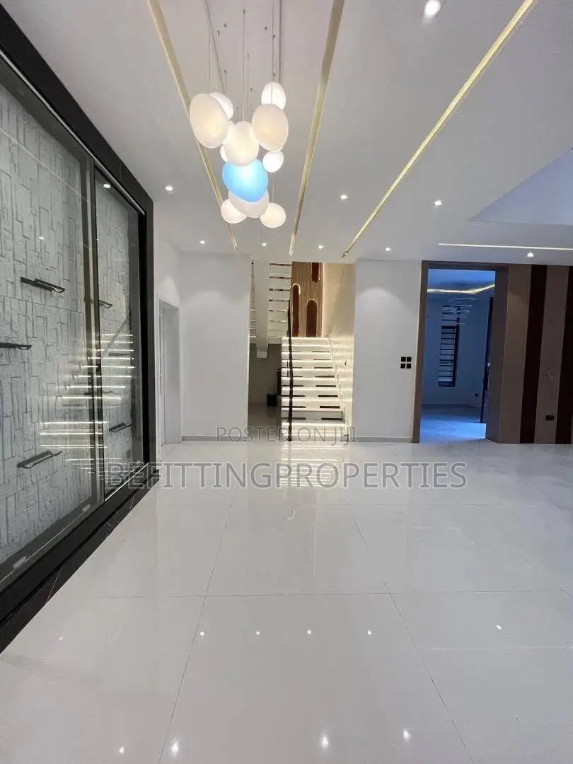 5bdrm House in Lekki for sale