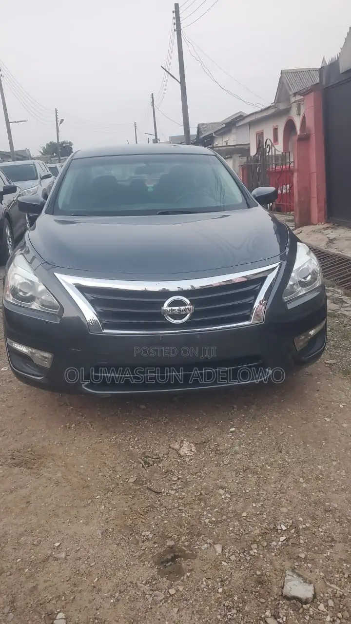 Nissan Altima Sedan 2.5 2013 Gray