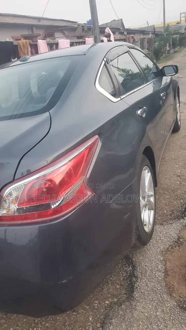 Nissan Altima Sedan 2.5 2013 Gray