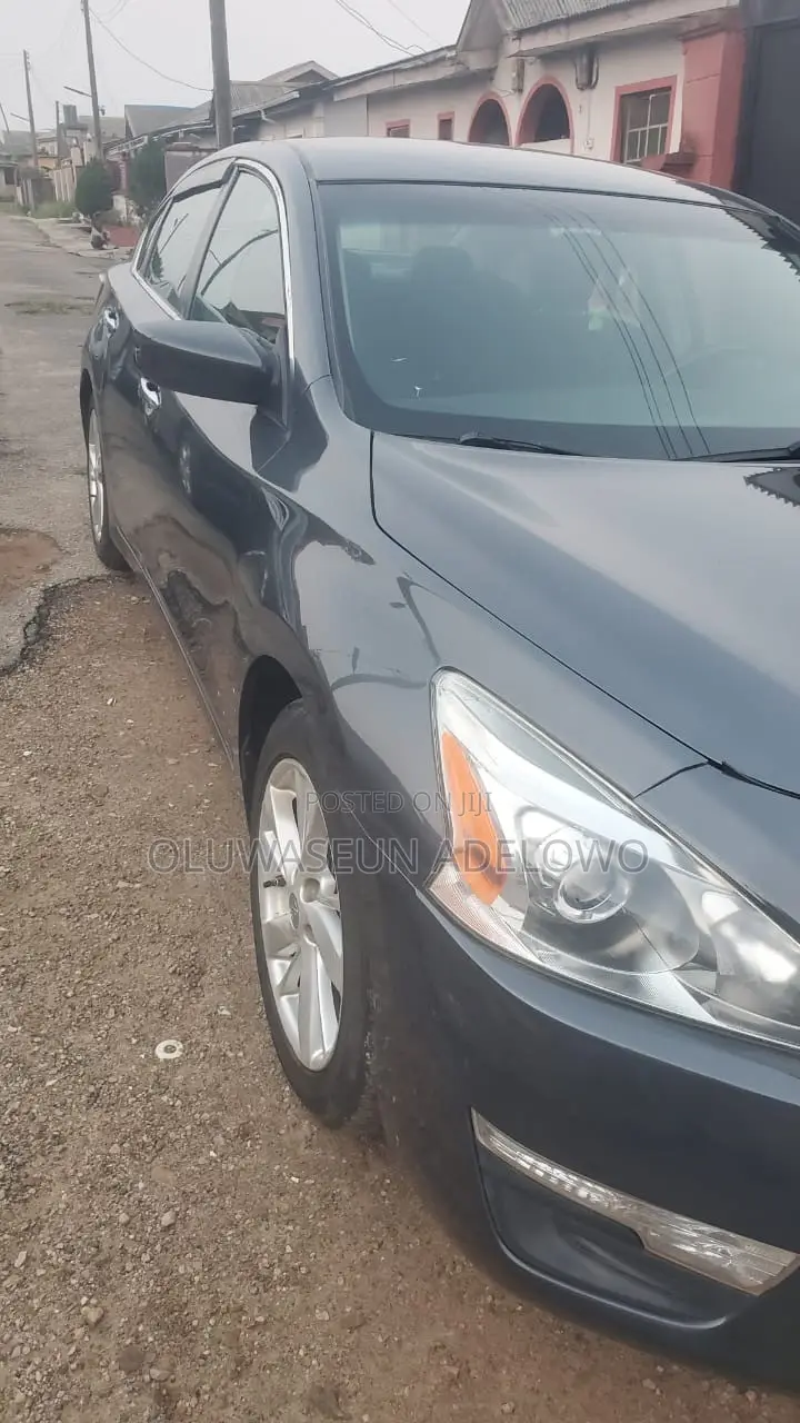 Nissan Altima Sedan 2.5 2013 Gray