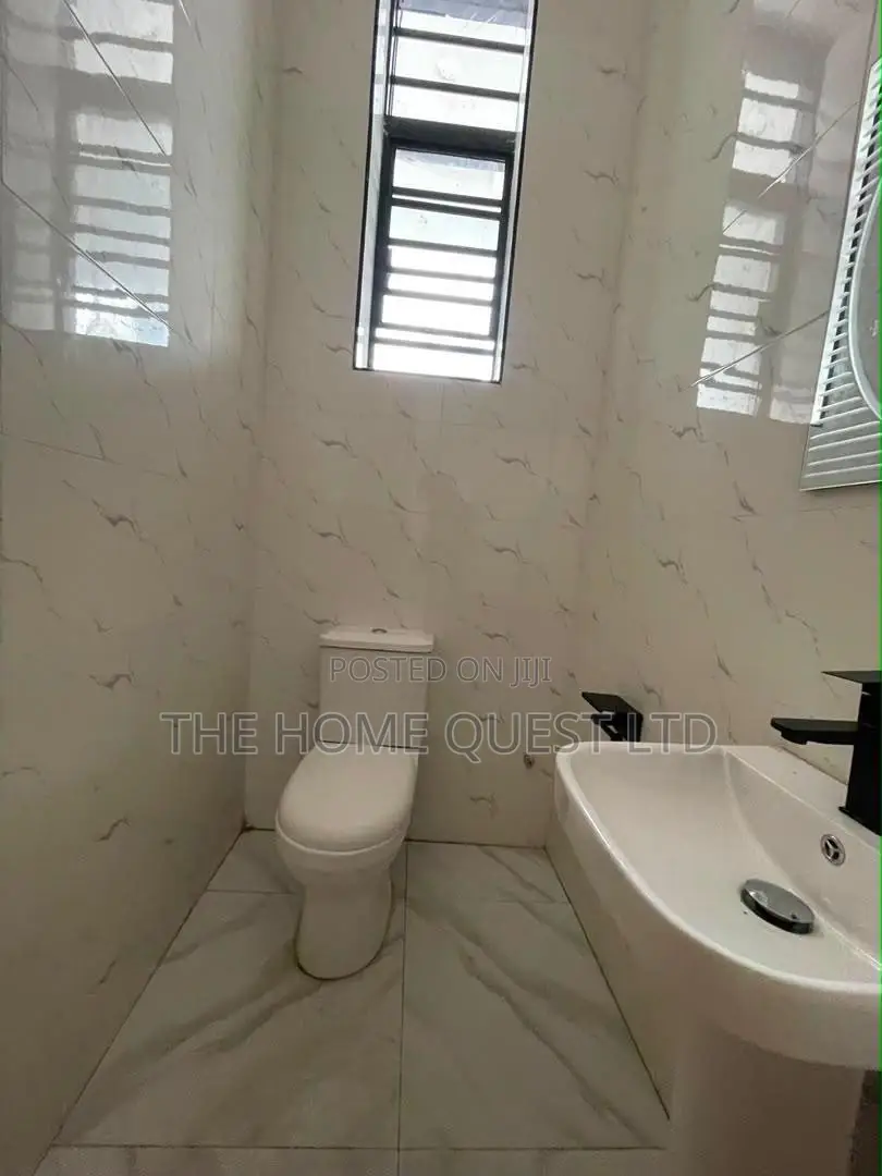 Mini Flat in Ikota Gra Main for rent