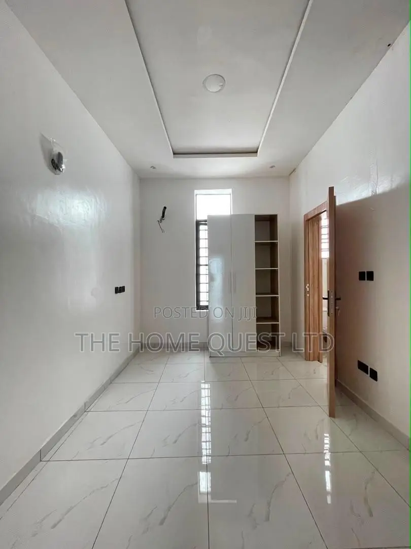 Mini Flat in Ikota Gra Main for rent