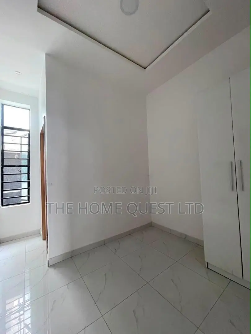 Mini Flat in Ikota Gra Main for rent