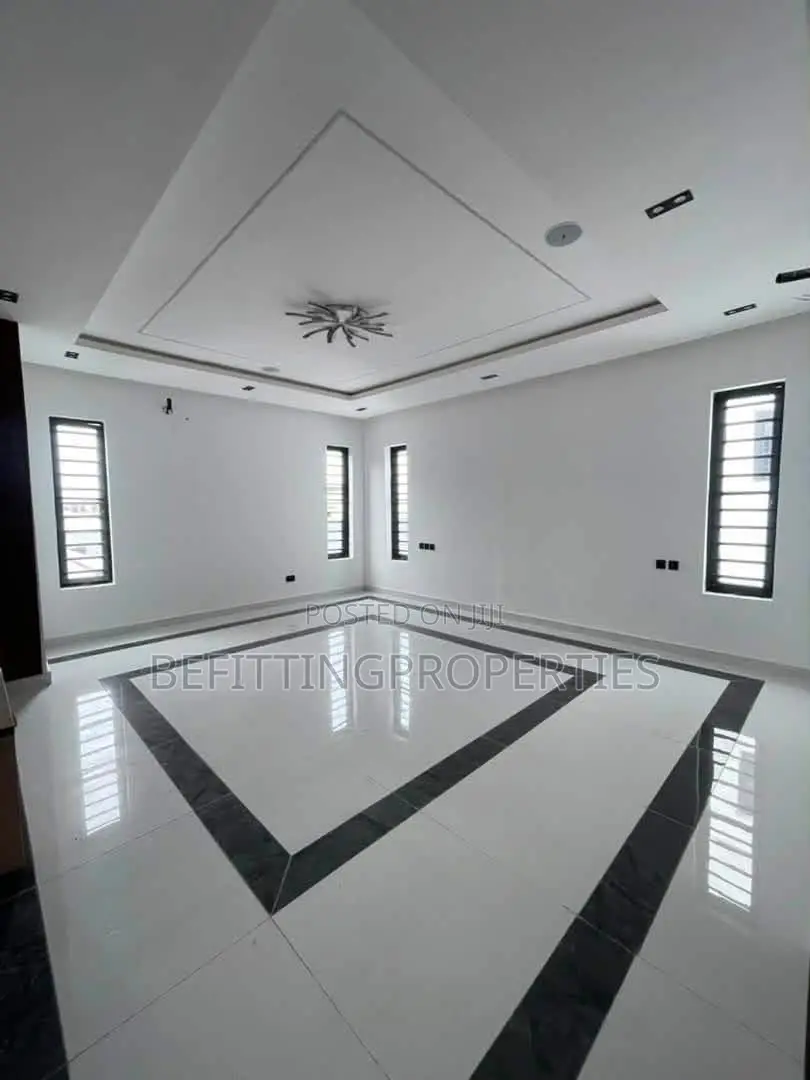 5bdrm Duplex in Lekki for sale