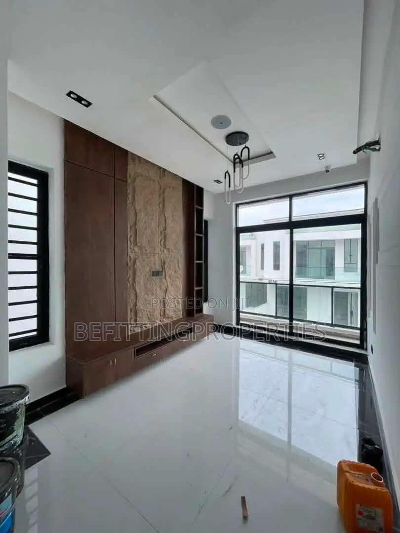 5bdrm Duplex in Lekki for sale