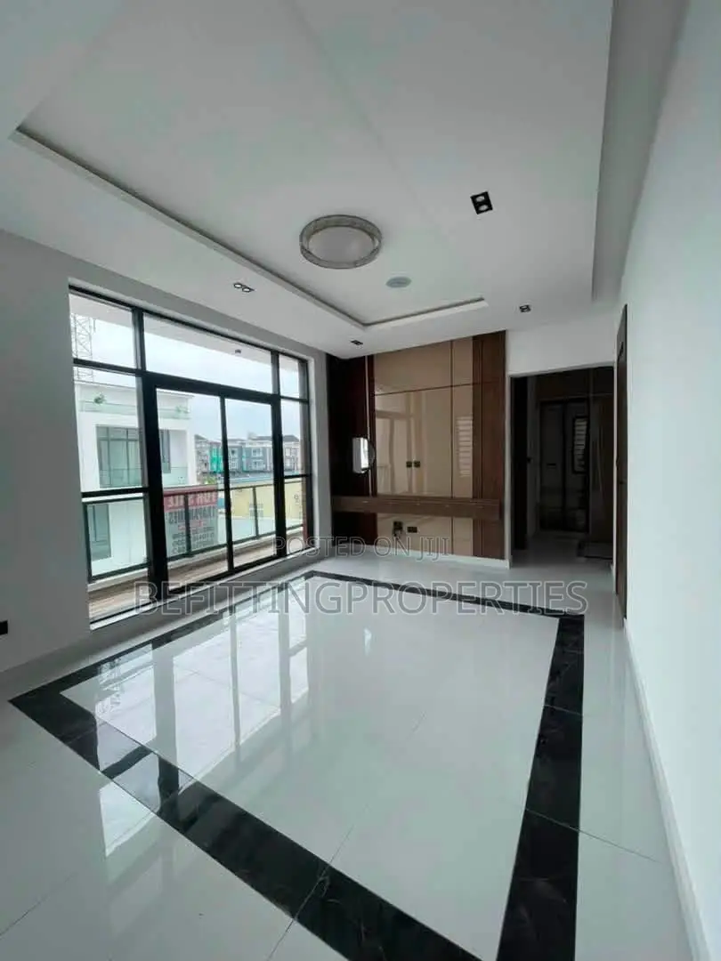 5bdrm Duplex in Lekki for sale
