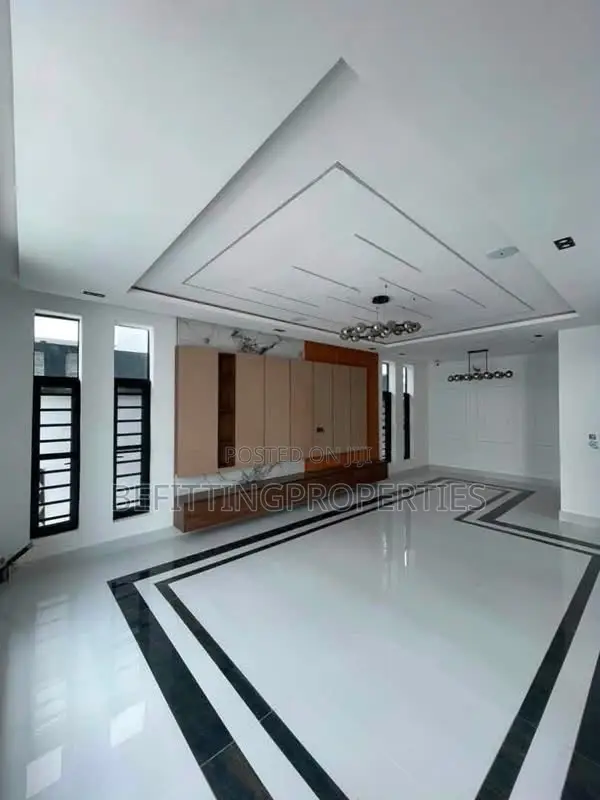 5bdrm Duplex in Lekki for sale