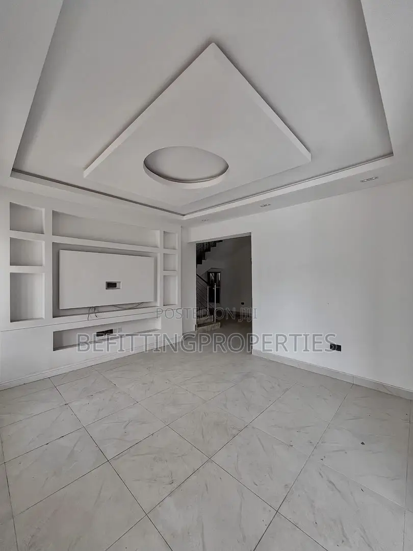 5bdrm Maisonette in Victoria Island for sale