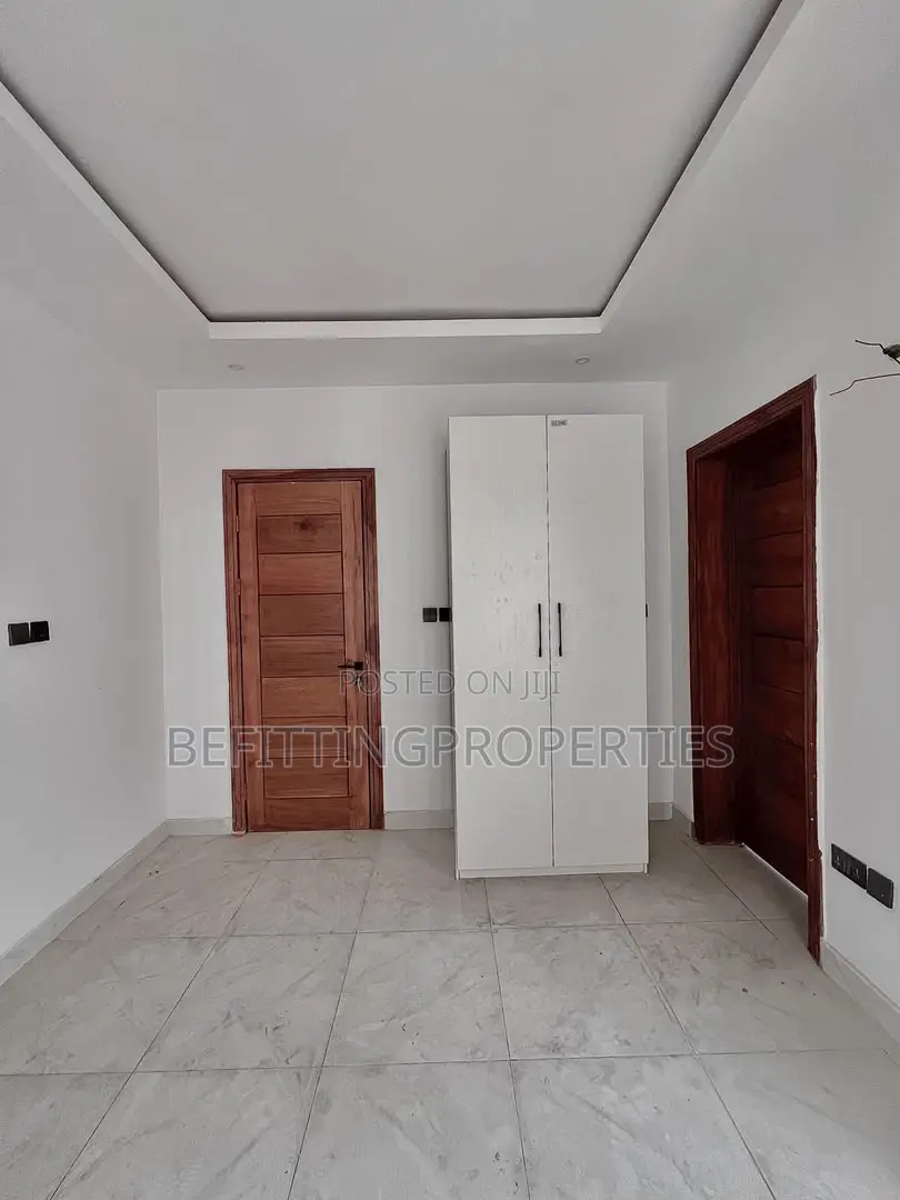 5bdrm Maisonette in Victoria Island for sale