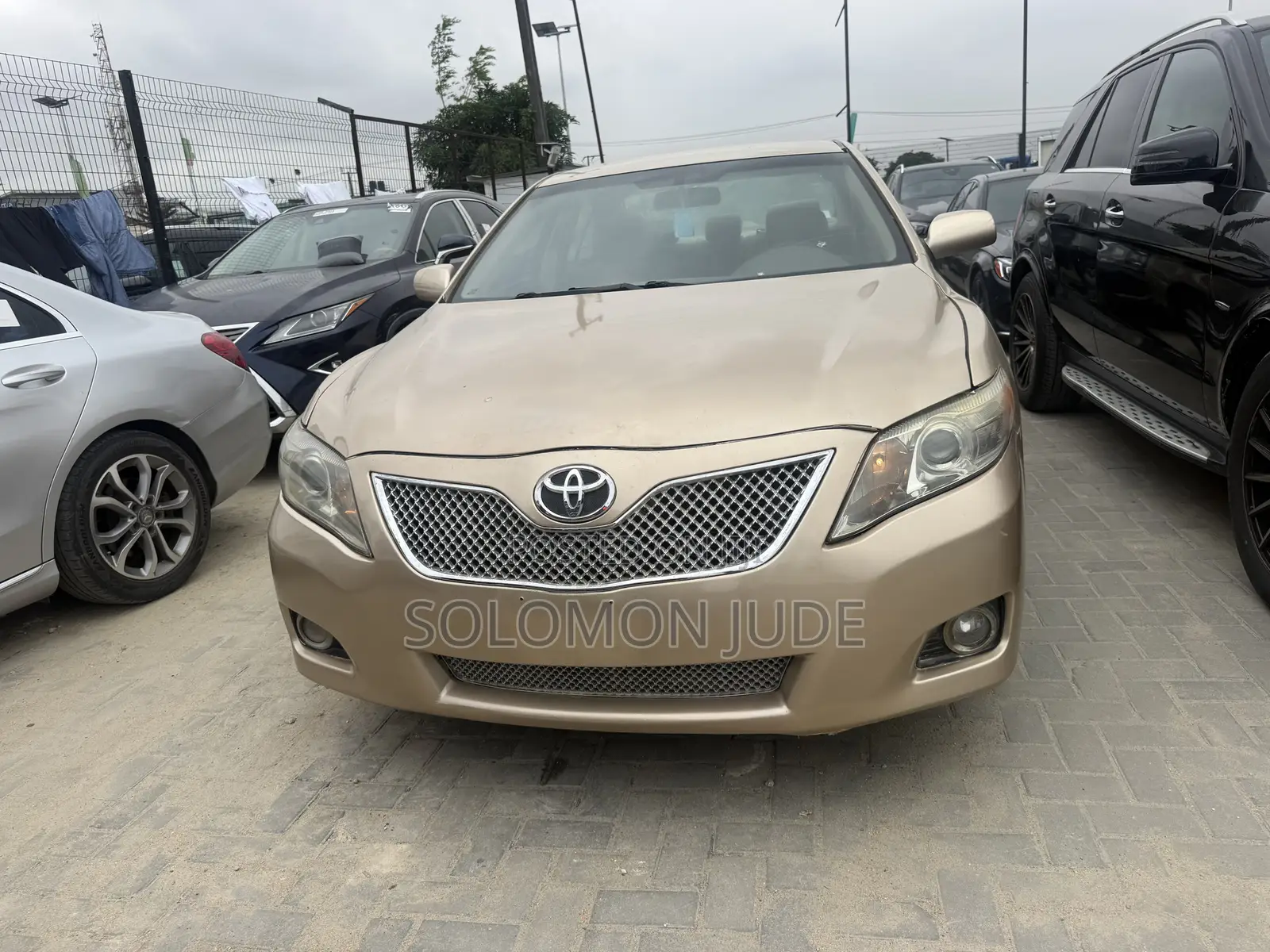 Toyota Camry 2010 Gold