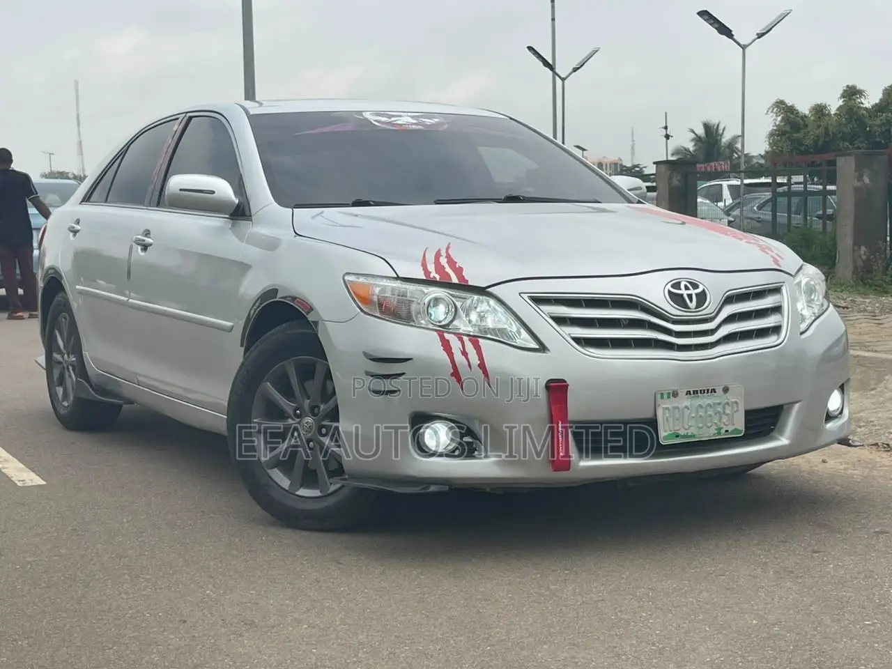 Toyota Camry XLE 4dr Sedan (2.5L 4cyl 6AM) 2010 Silver