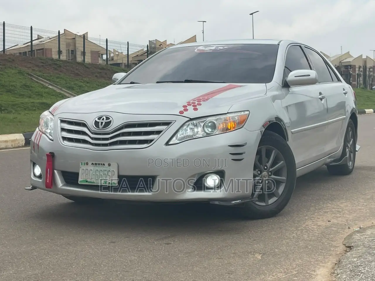 Toyota Camry XLE 4dr Sedan (2.5L 4cyl 6AM) 2010 Silver