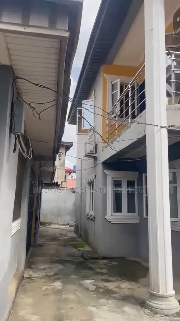 2bdrm Block of Flats in Oyeshina Estate, Abule Egba for sale