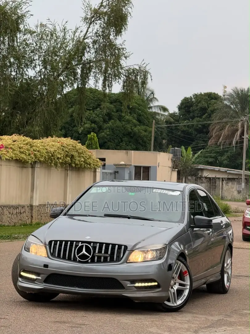 Mercedes-Benz C300 2011 Gray
