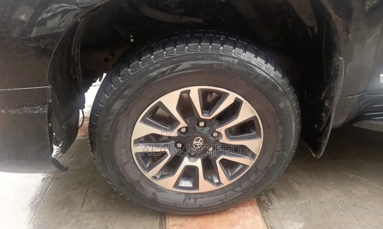 Toyota Land Cruiser Prado 4.0 Petrol TX-L 2012 Black