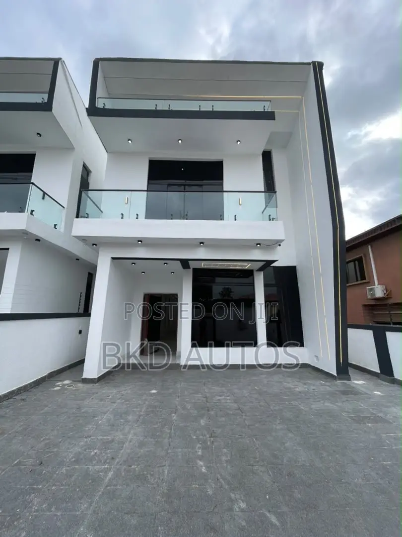 5bdrm Duplex in Ikota for sale