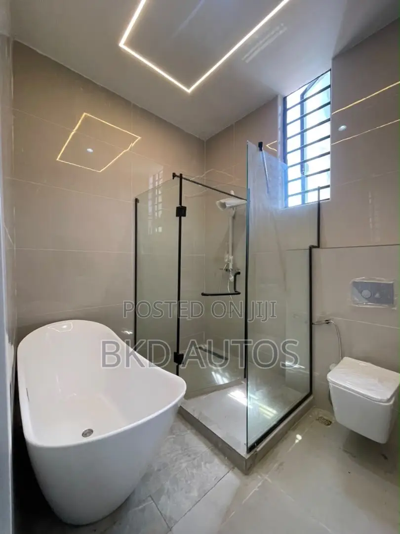 5bdrm Duplex in Ikota for sale