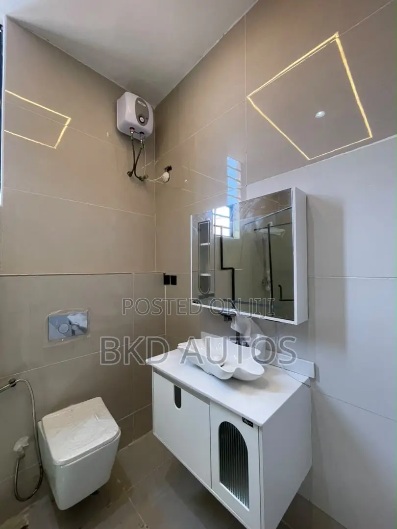 5bdrm Duplex in Ikota for sale