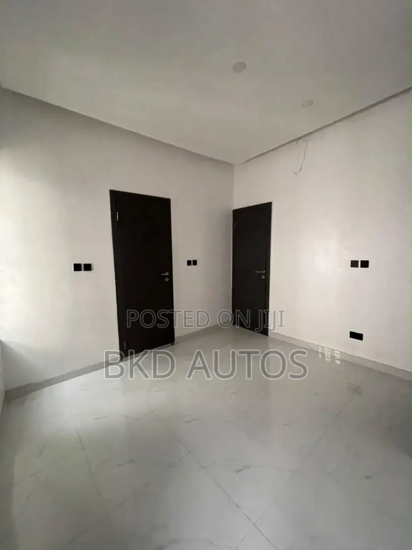 5bdrm Duplex in VGC / Ajah for sale