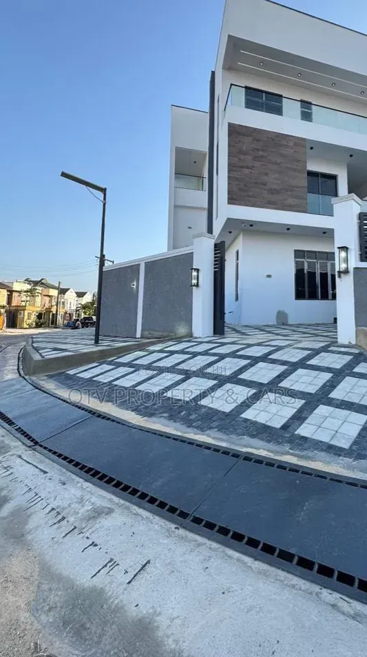 5bdrm Duplex in Lekki Phase 1 for sale