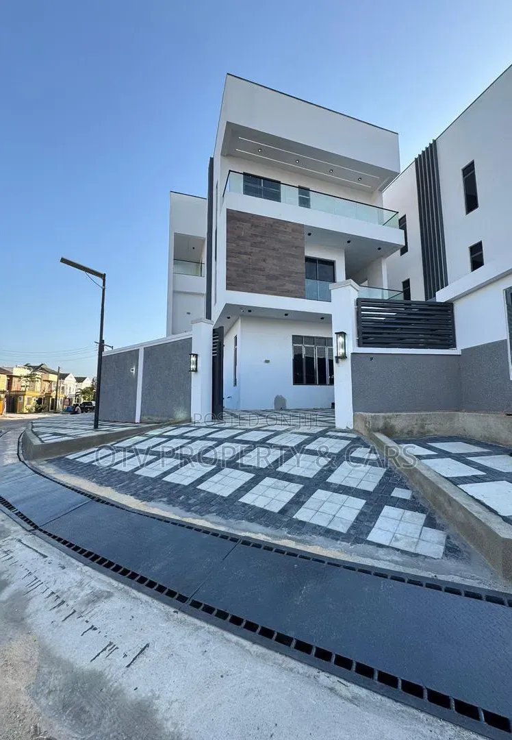 5bdrm Duplex in Lekki Phase 1 for sale