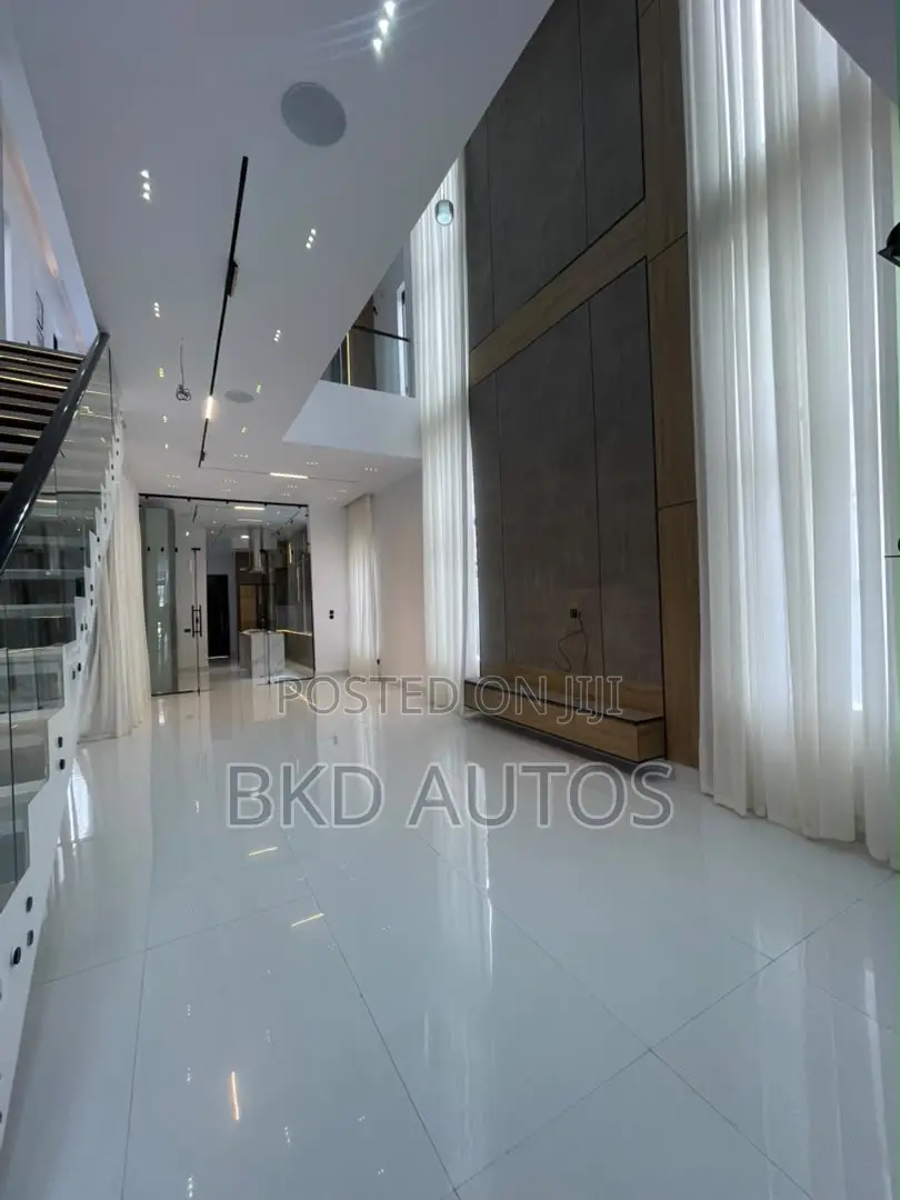 5bdrm Duplex in Ikota for sale