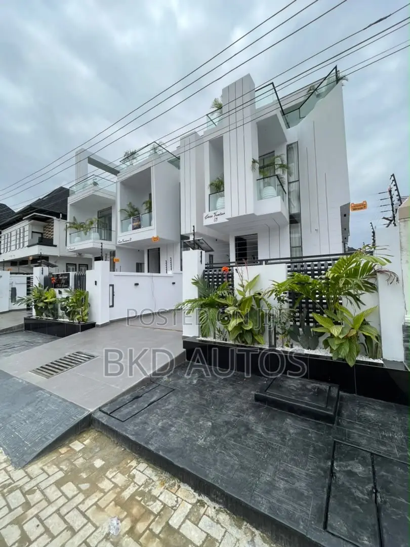5bdrm Duplex in Ikota for sale