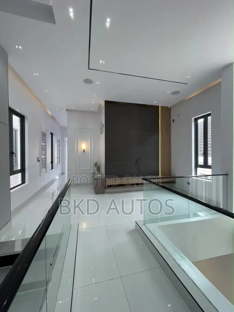 5bdrm Duplex in Ikota for sale