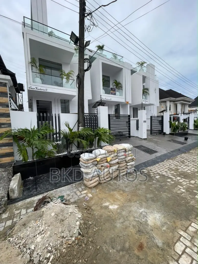5bdrm Duplex in Ikota for sale