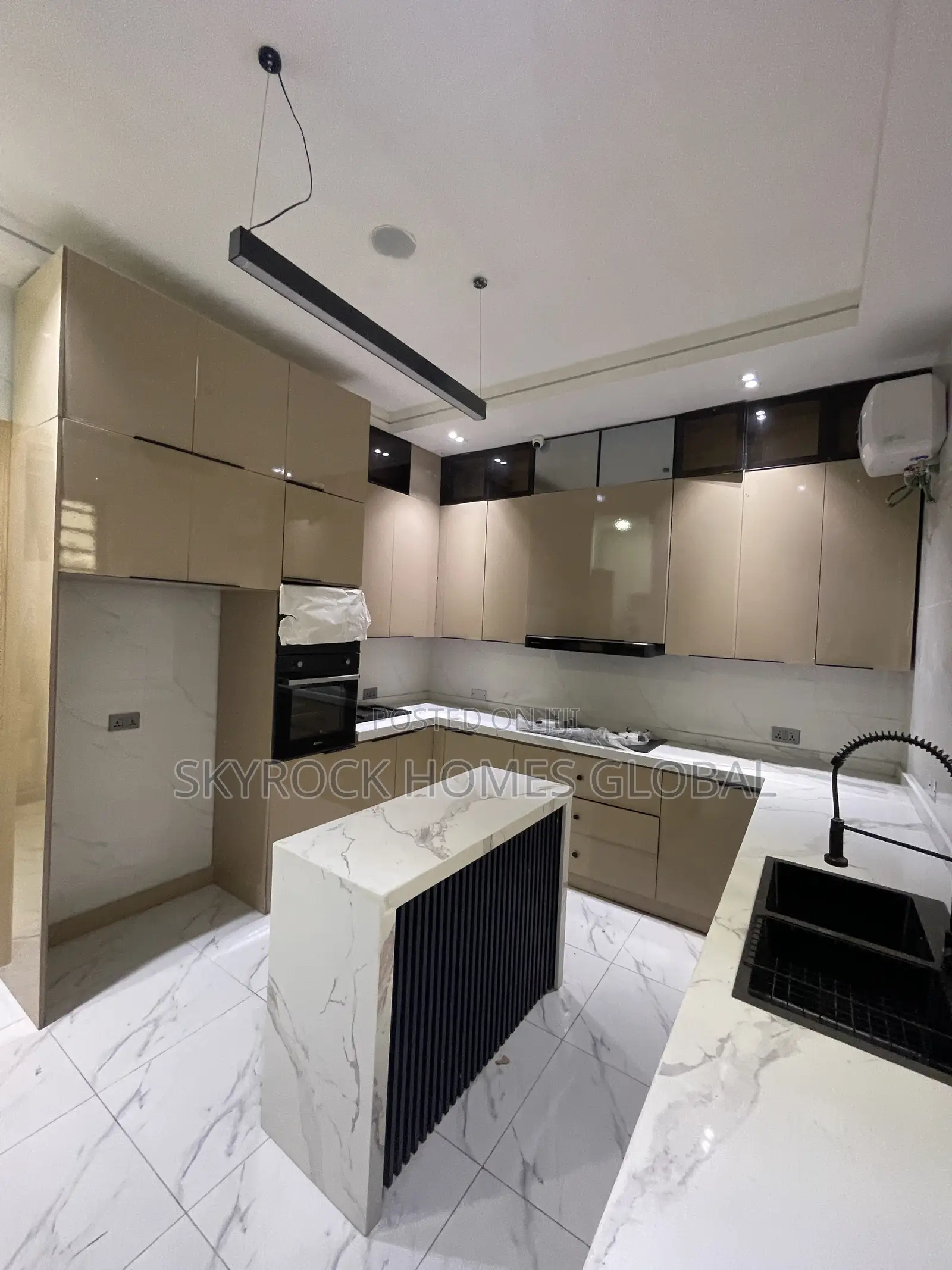5bdrm Duplex in Lekki Phase 2 for rent