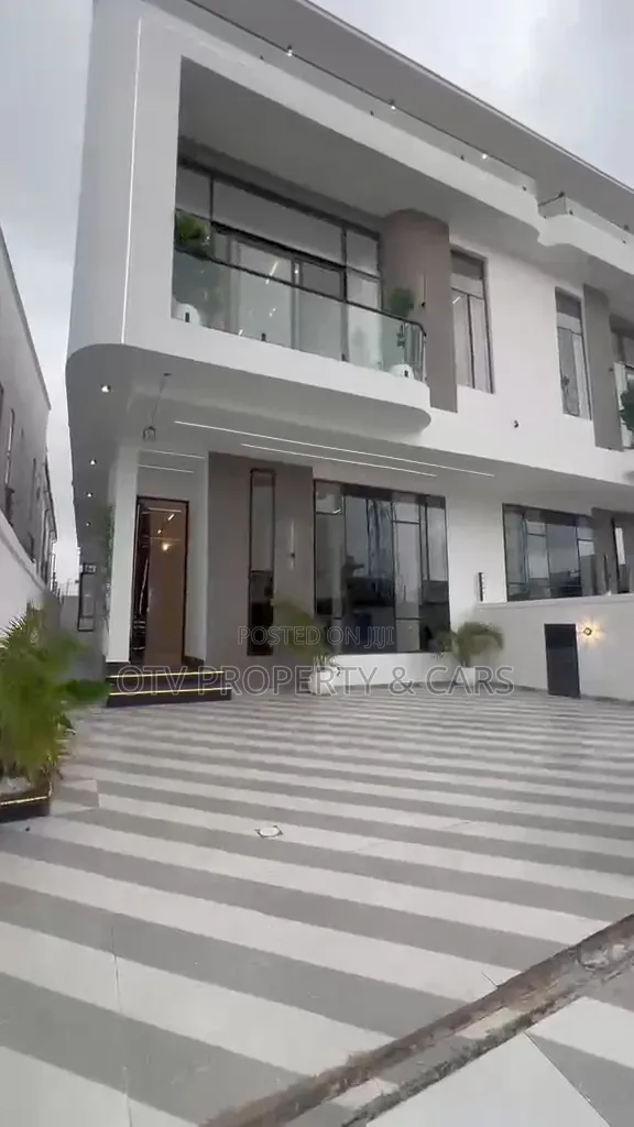 4bdrm Duplex in Ikota for sale