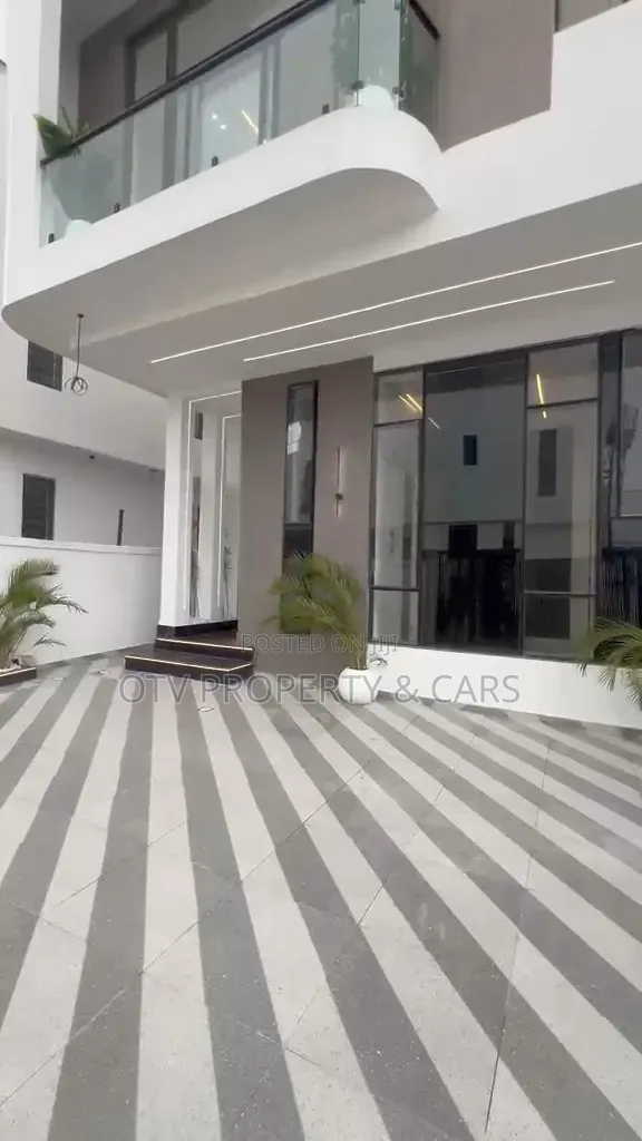 4bdrm Duplex in Ikota for sale