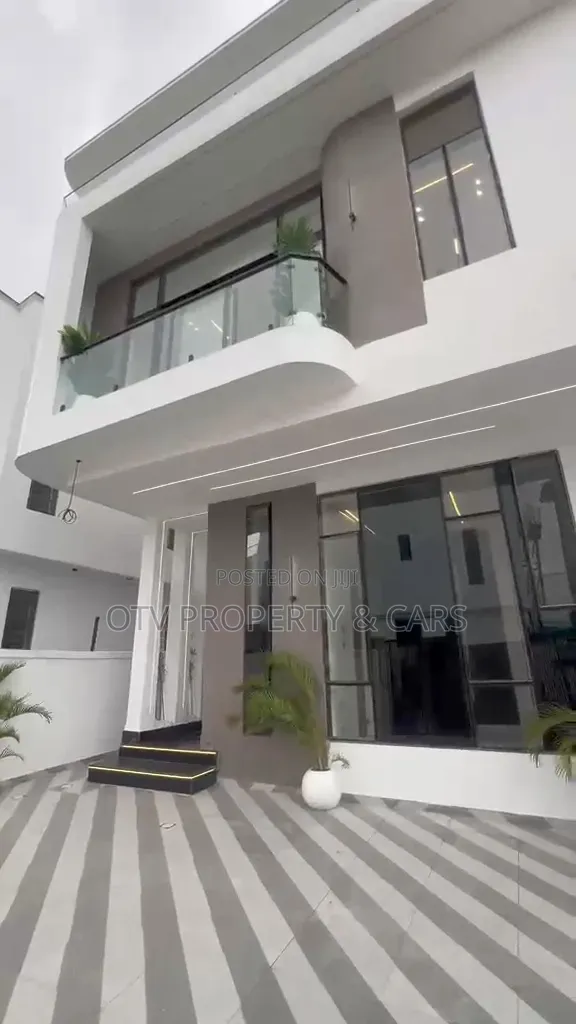 4bdrm Duplex in Ikota for sale