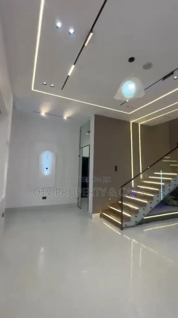 4bdrm Duplex in Ikota for sale