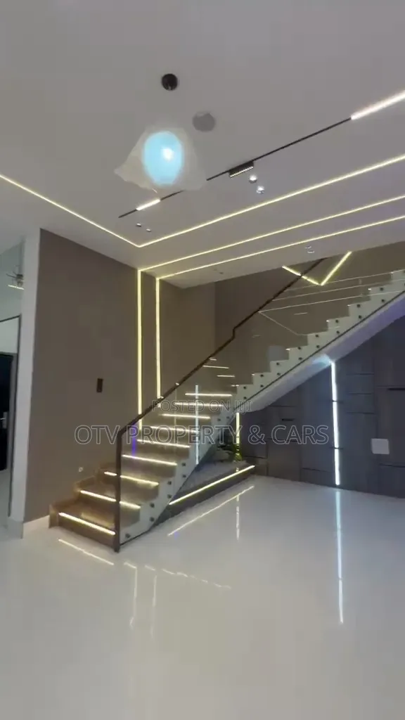 4bdrm Duplex in Ikota for sale