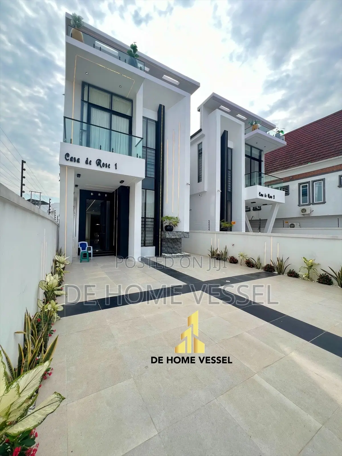 5bdrm Duplex in Ikota for sale